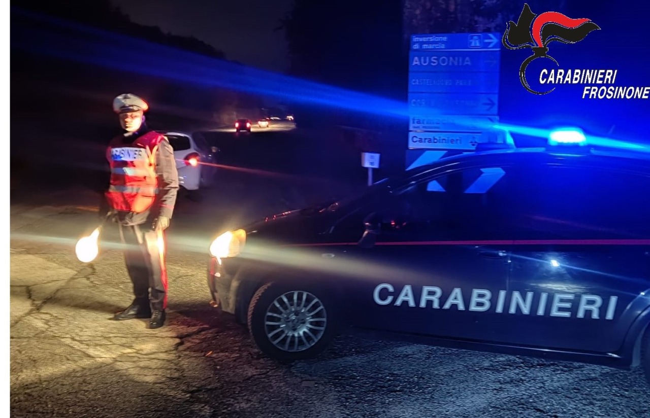 Guida ubriaco, denunciato e patente ritirata