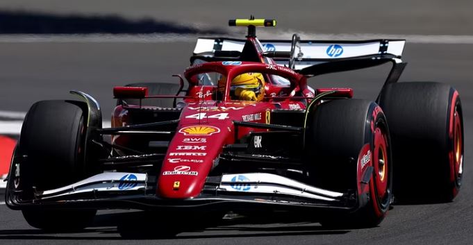 Hamilton: “La Ferrari il team più grande del mondo con i migliori tifosi”