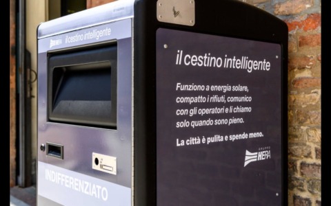 Il Comune di Bologna lancia i “Big Belly”, i nuovi cestini dell’indifferenziata alimentati a energia solare