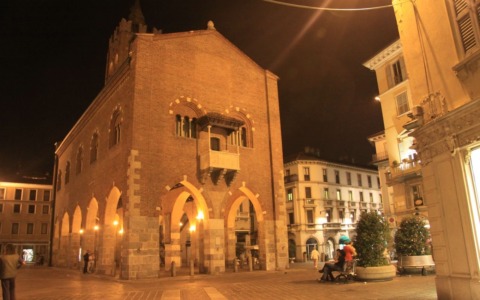 Il Comune vara la nuova ordinanza sulla movida: in alcune zone cambiano gli orari di chiusura dei locali