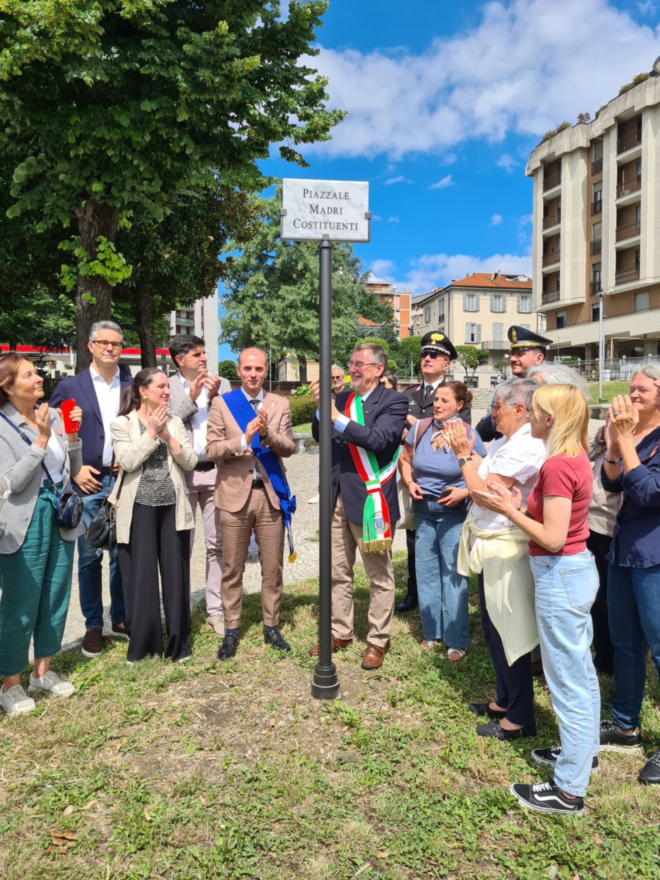 Il piazzale della stazione intitolato alle “Madri Costituenti”