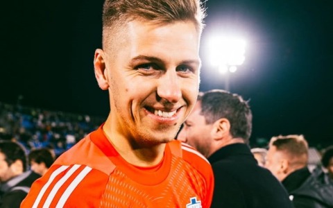 Il primo colpo del  Como è il prolungamento del portiere Butez fino al 2030, intanto tre “lariani” sono ai Mondiali