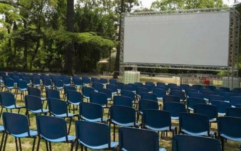 Il quartiere di San Teodoro ritrova il suo cinema: torna l’arena estiva nella splendida cornice di Villa Giuseppina