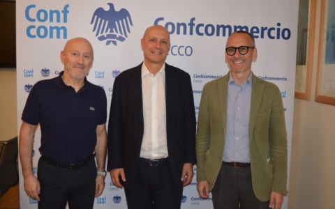 Il sottosegretario Mauro Piazza fa visita a Confcommercio Lecco