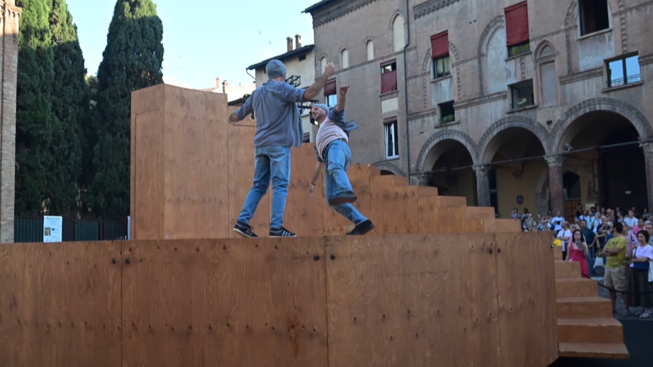 Illumia festeggia i suoi primi 20 anni in Piazza S.Stefano con la Yoann Bourgeois Art Company