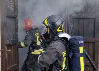 Incendio in un appartamento, morta una donna di 92 anni
