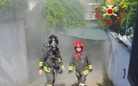 Incendio in una cantina di Mozzate, arrivano i Vigili del Fuoco