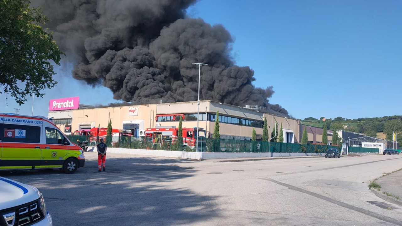 Incendio Magrì ad Ancona. La Procura apre un fascicolo d’indagine