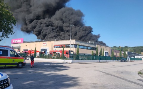 Incendio Magrì ad Ancona. La Procura apre un fascicolo d’indagine