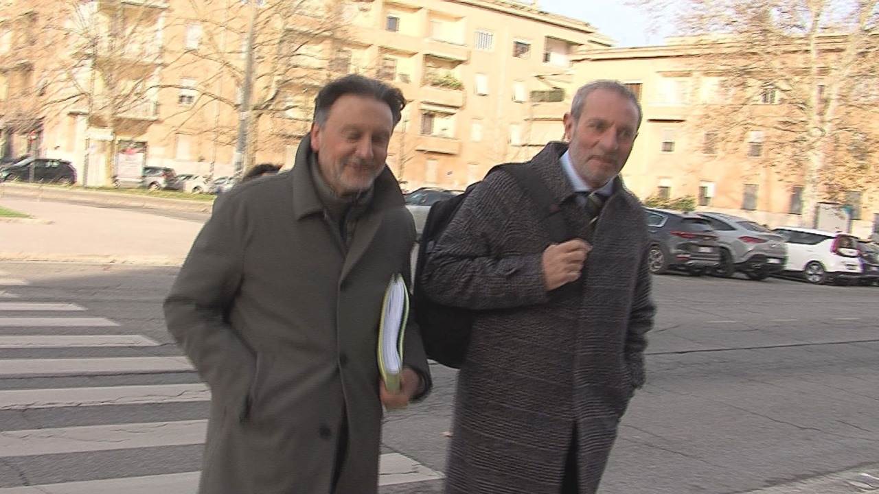 Inchiesta chioschi, il giudice vieta a Secci di vedere i figli. L’avvocato Archidiacono: “Sconcertante”