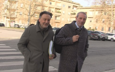 Inchiesta chioschi, il giudice vieta a Secci di vedere i figli. L’avvocato Archidiacono: “Sconcertante”