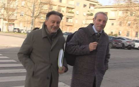 Inchiesta chioschi, il giudice vieta a Secci di vedere i figli. L’avvocato Archidiacono: “Sconcertante”