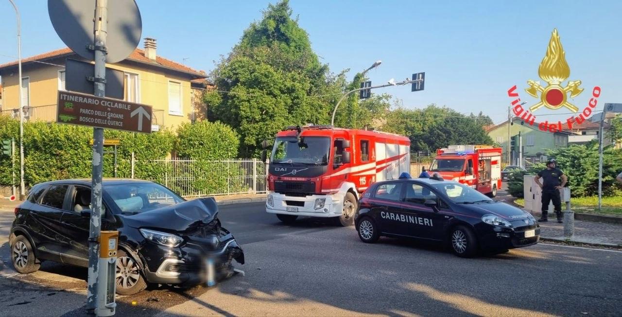 Incidente davanti alla farmacia, il sindaco soccorre i feriti