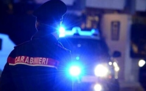 Incidente in via Ruggero Manna: 22enne denunciato per guida in stato di ebbrezza