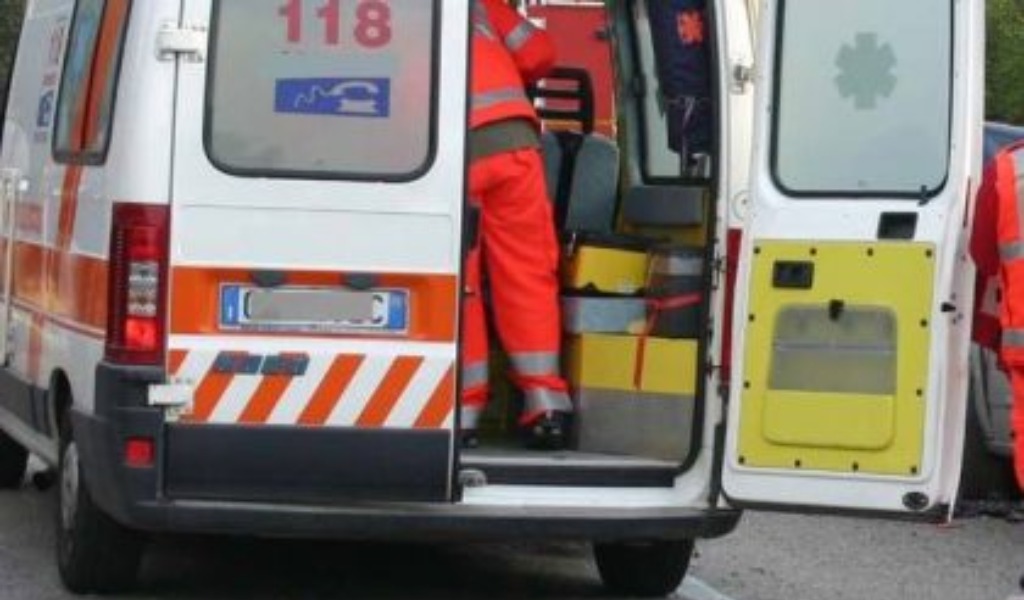 Incidente mortale in strada Traforo del Pino: scontro tra auto e moto all’altezza di Villa Sassi