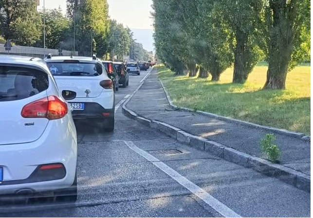 Ingorghi e lunghe code dall’inizio del lavori Smat in centro città