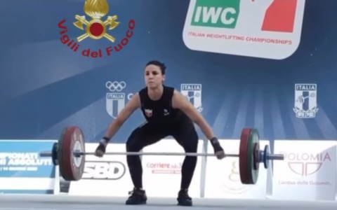La pavese Lucrezia Magistris trionfa a Bari: oro italiano e nuovo record nello strappo