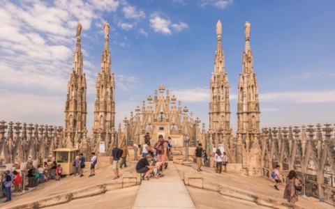 La Veneranda Fabbrica del Duomo vara un Piano anticaldo per turisti e visitatori della cattedrale: presidio medico e distribuzione di acqua