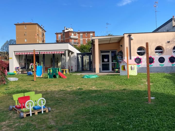 L’ampliamento dell’asilo nido è finito, ma i posti aggiuntivi non ci sono: bimbi in lista d’attesa