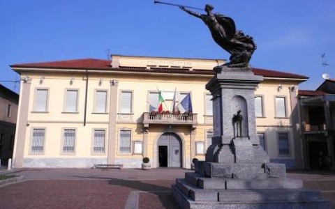 L’auto “civetta” dalla Locale all’Ufficio tecnico