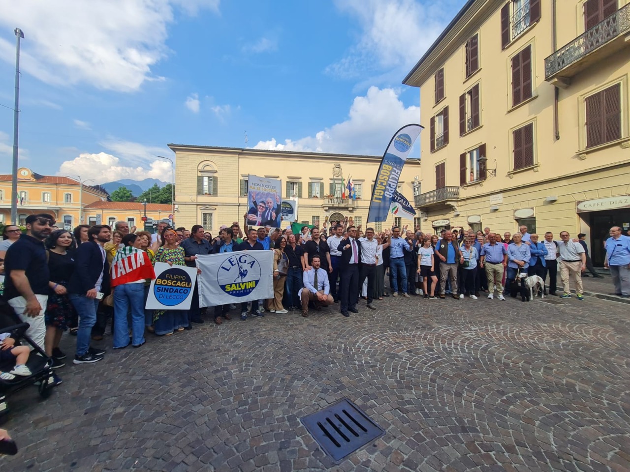 Lecco cambia guida: esplode la festa nel cuore della città, Boscagli conquista Palazzo Bovara