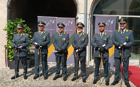 Lecco celebra il 252° anniversario della Guardia di Finanza: premiati i militari che si sono distinti in servizio