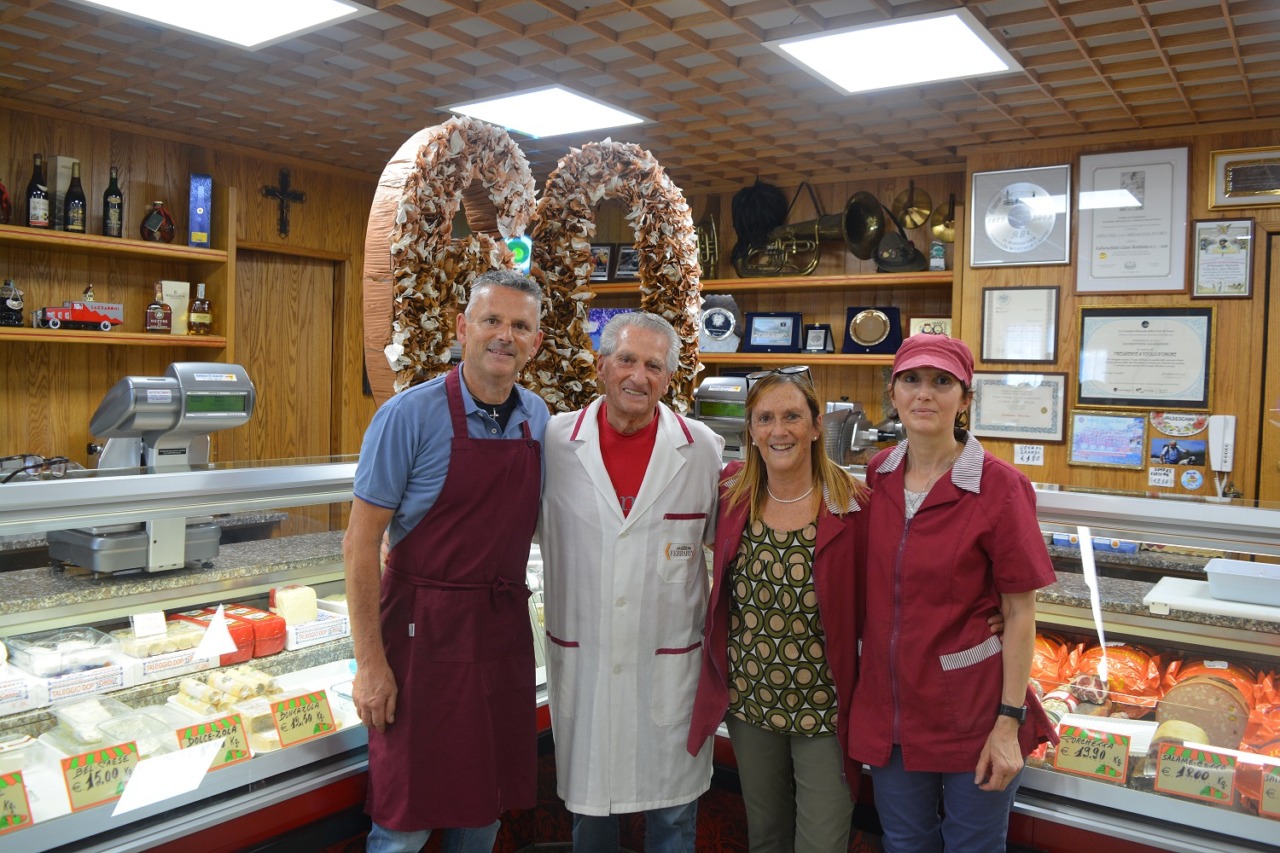 Lecco, l’Alimentari Valseschini ha celebrato i 60 anni di attività