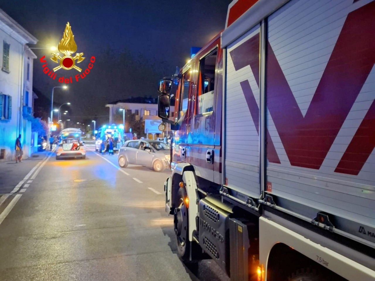 Lecco, scontro frontale  tra auto e moto nella notte: ferito un ragazzo di 17 anni