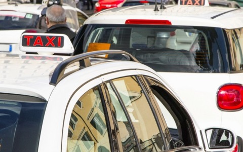 Lo sciopero dei taxi nella Capitale, i sindacati: “Promesse non mantenute”