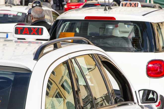 Lo sciopero dei taxi nella Capitale, i sindacati: “Promesse non mantenute”