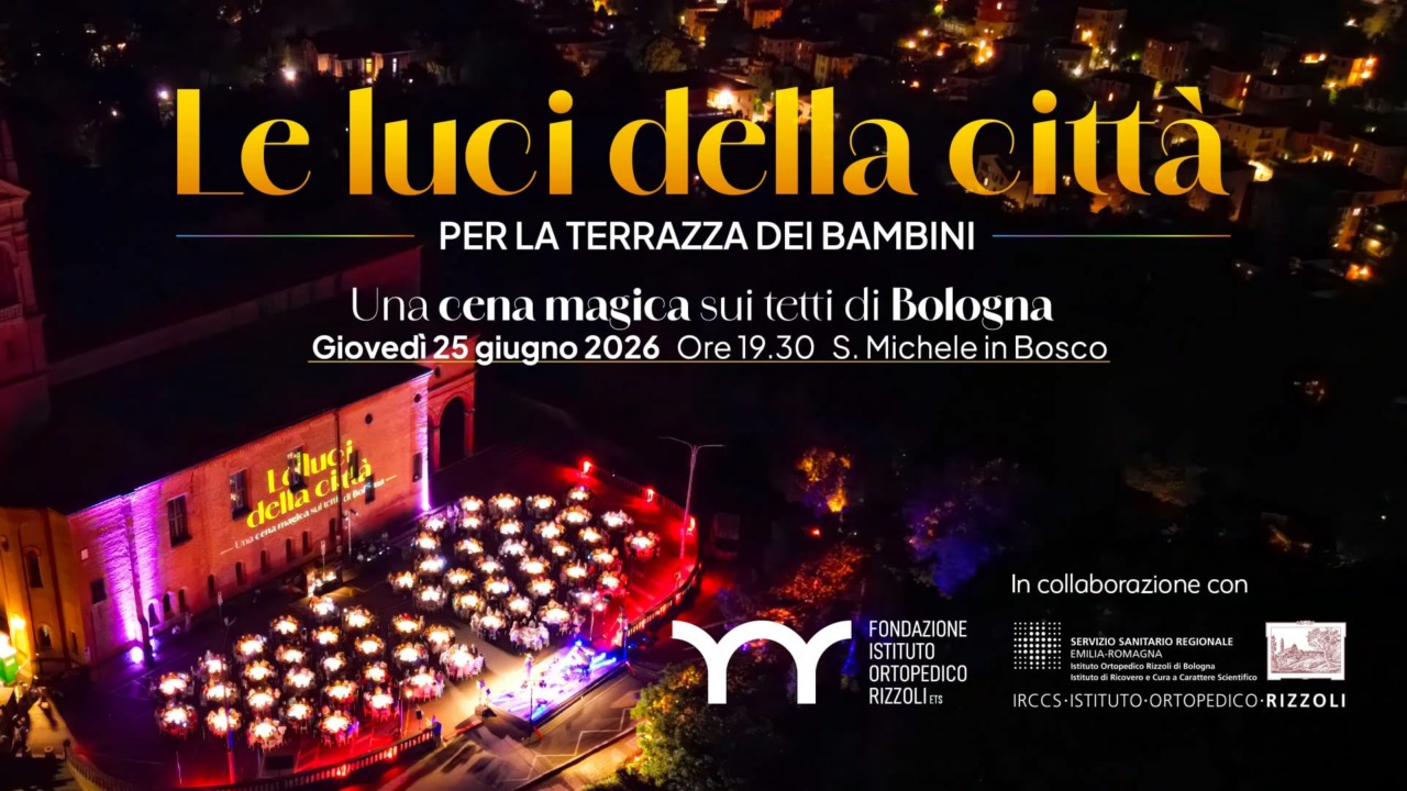 Luci della città e la cena in terrazza