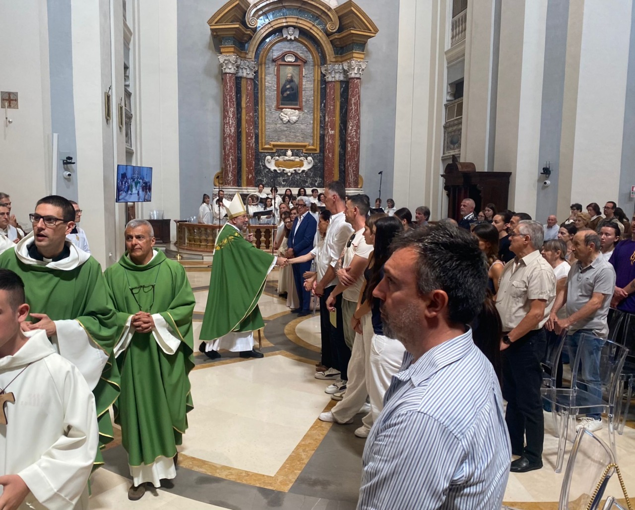 Macerata, il Vescovo incontra le famiglie dei tre giovani scomparsi dopo lo schianto di domenica in superstrada: “Preghiamo per tutti i giovani”