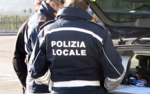 Manerbio: la Locale gli intima l’alt ma fugge con la moto, trovato senza patente e con assicurazione scaduta