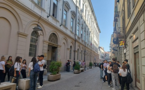 Maturità 2026, le tracce hanno sorpreso gli studenti: “Ci aspettavamo social e AI”