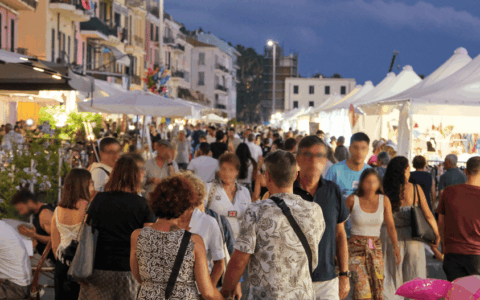 MercantIneja festeggia 18 anni: torna la mostra mercato che anima la Calata di Oneglia