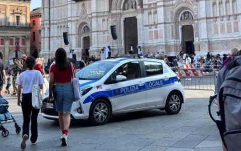 Mobilità con disabilità, la polizia locale di Bologna individua 13 contrassegni falsificati