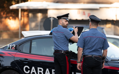 Molestie in strada a Firenze: 17enne denuncia un’aggressione durante il rientro a casa
