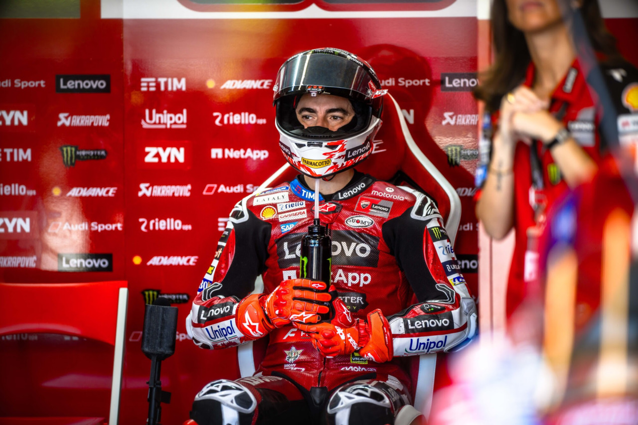 MotoGP a Brno: Francesco Bagnaia è quarto davanti a Marc Márquez