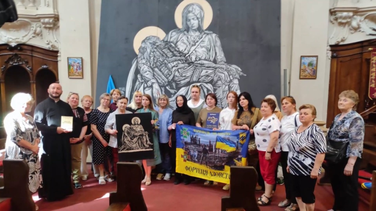 Nella parrocchia San Michele dei Leprosetti a Bologna è stato presentato il quadro collettivo “Pietà ucraina”
