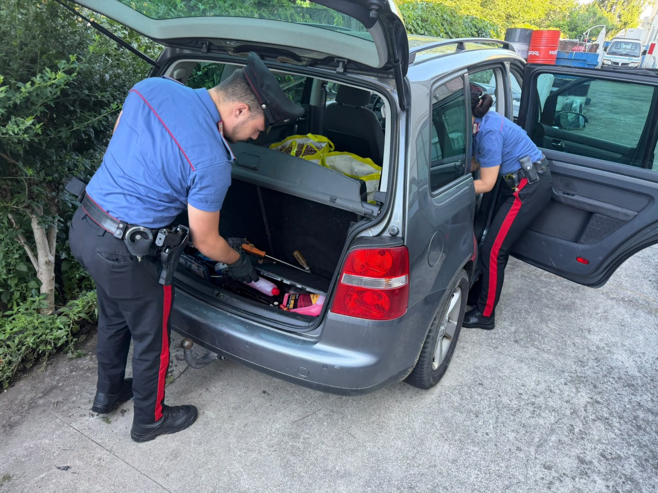 Nell’auto avevano due quintali di metalli rubati: tre arresti