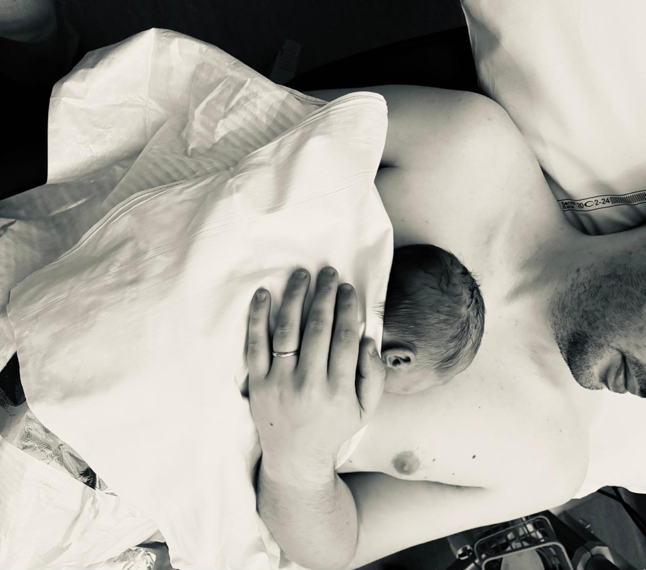 Neonati: agli Spedali Civili di Brescia si applica il “pelle a pelle” anche ai papà