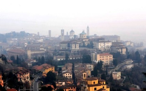 Non solo caldo, anche l’inquinamento da ozono cresce: a Bergamo qualità dell’aria pessima