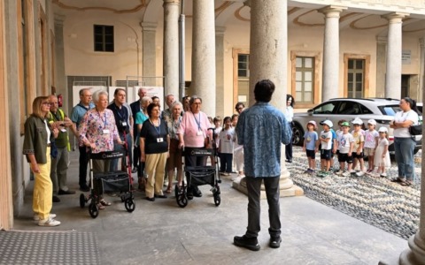 Novara, anziani e bambini alla scoperta delle istituzioni: visita a Provincia, Prefettura e Questura