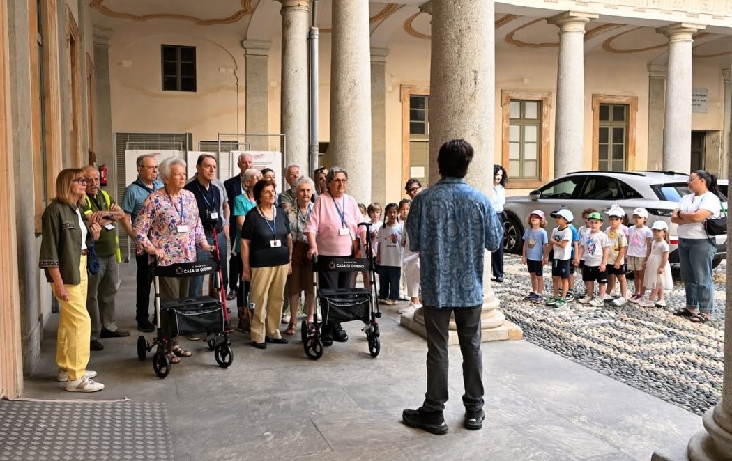 Novara, anziani e bambini alla scoperta delle istituzioni: visita a Provincia, Prefettura e Questura