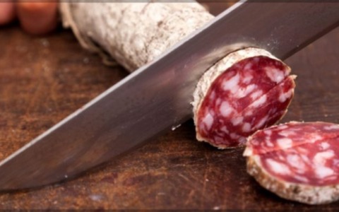 Occhio al bastone di salame: richiamo per possibile presenza di salmonella