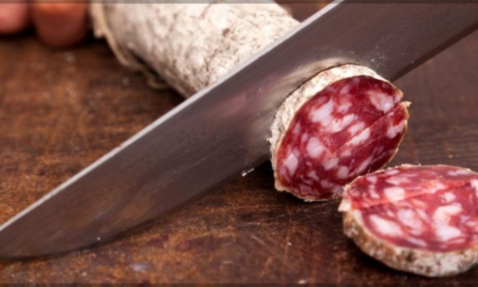 Occhio al bastone di salame: richiamo per possibile presenza di salmonella