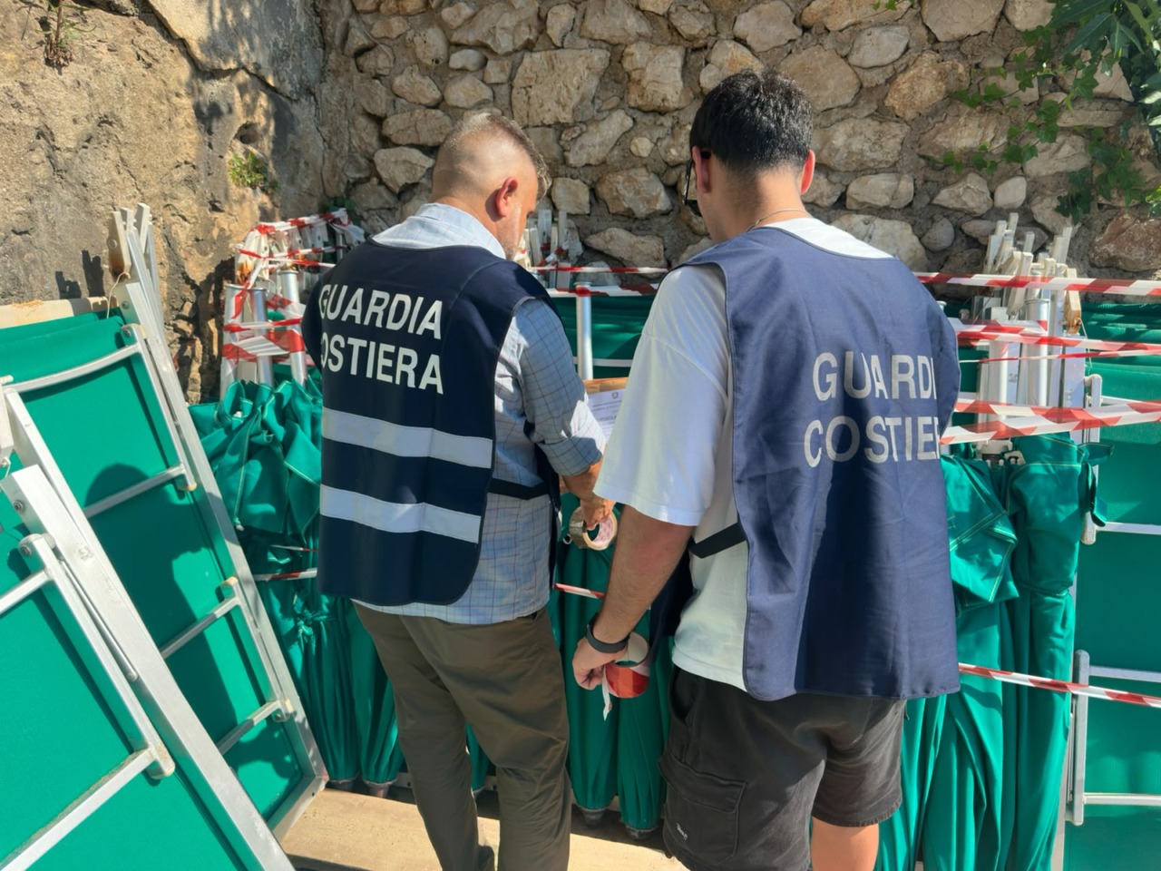 Ombrelloni, giro di vite della Guardia Costiera contro il “preposizionamento”
