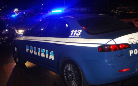 Pakistano ubriaco minaccia i poliziotti: arrestato e trasferito al Cpr