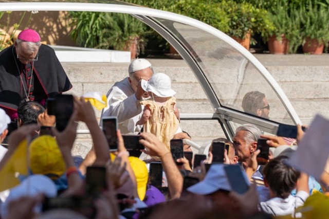 Papa Leone XIV a Sant’Angelo Lodigiano, omaggio a Santa Cabrini: “I migranti interpellano ancora la Chiesa”