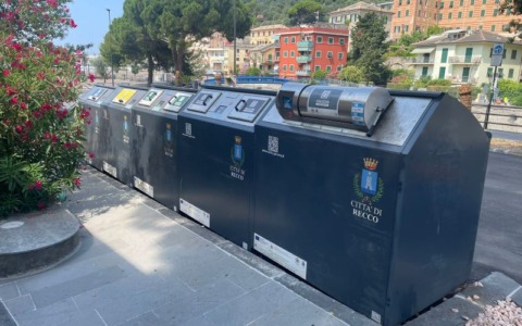 Passeggiata a mare a Recco, attive le nuove postazioni dei rifiuti per le abitazioni